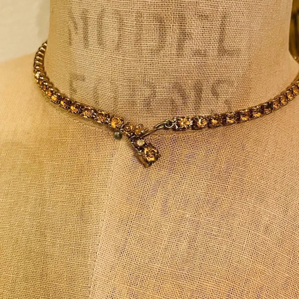 ♥️ Vintage Rhinestone necklace, Delicious marmalade orange unique scallops